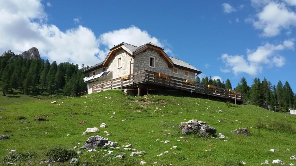 Отель Malga Giau Сан-Вито-ди-Кадоре Экстерьер фото